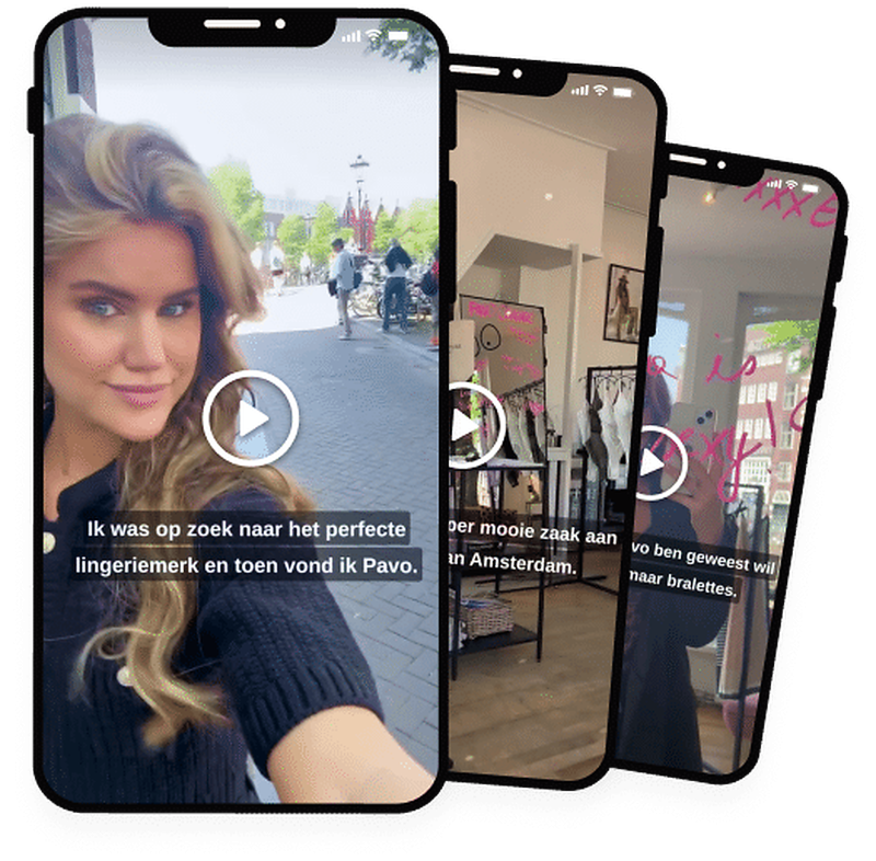 Drie smartphones met promotievideo's in Stories-formaat voor een kledingmerk