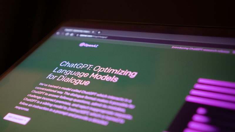 Beeldscherm met de aankondigingspagina van ChatGPT van OpenAI