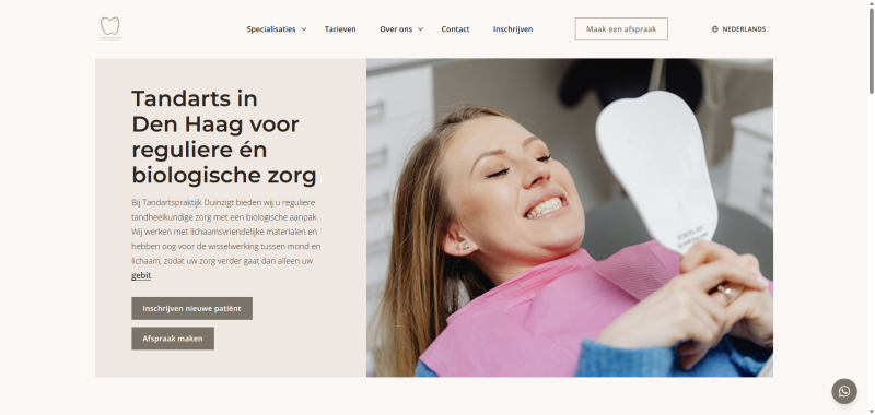 Homepage van Tandartspraktijk Duinzigt, webdesign in warme zandtinten met donkerbruine typografie