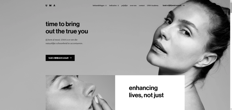 Homepage van UMA Clinic, klinisch webdesign in helderblauw op marineblauw